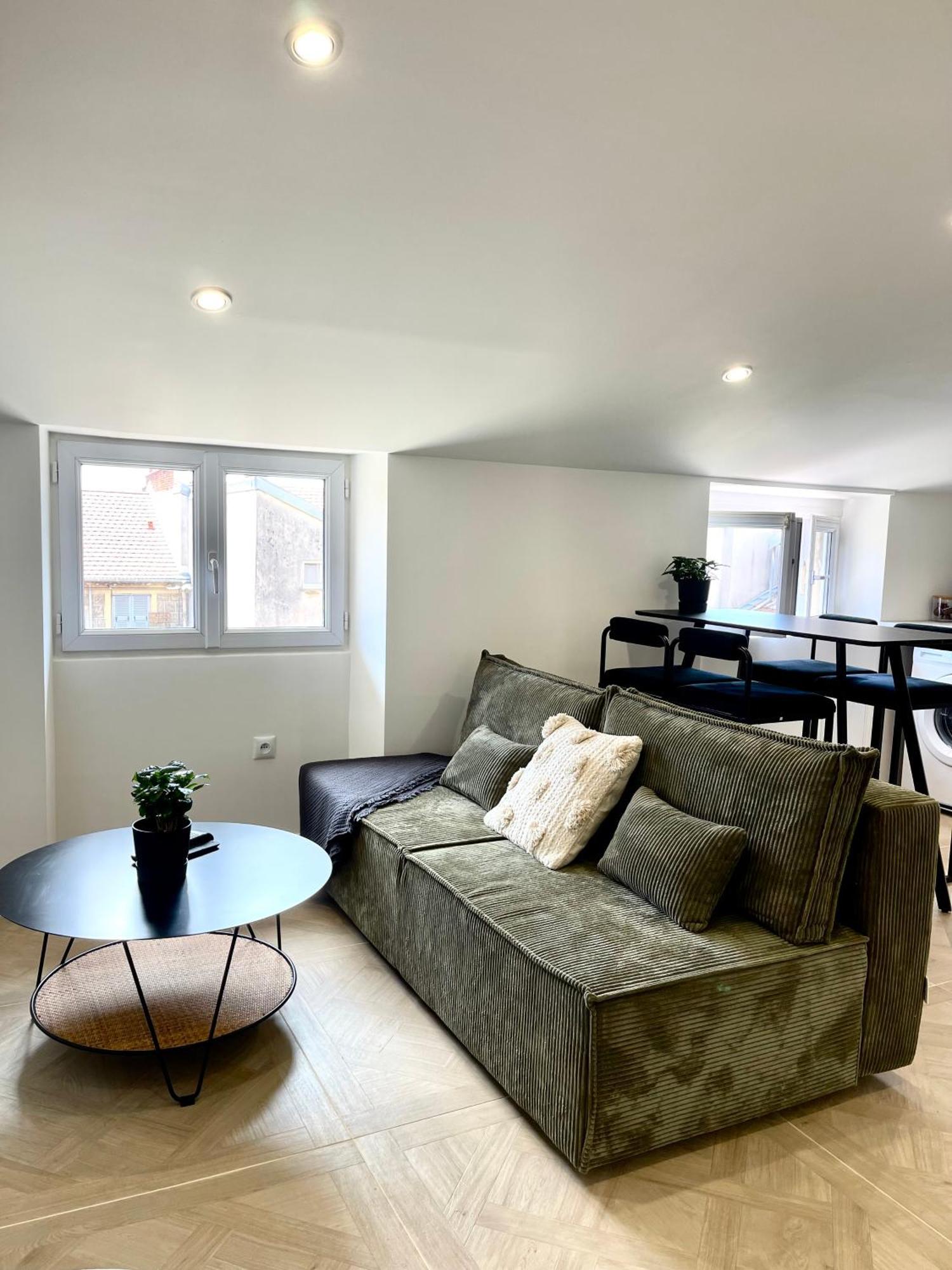 Luxe, Jean Medecin Apartment